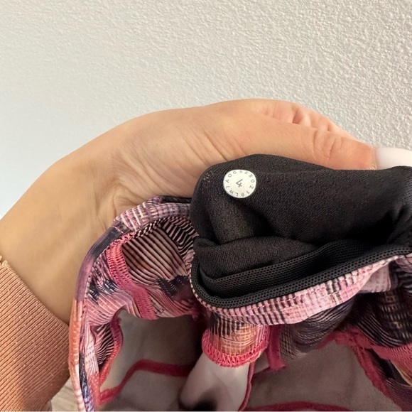 Lululemon On Pace Shorts Sun Dazed Multi Pink 10” Inseam Size 4 Women’s - Picture 9 of 9